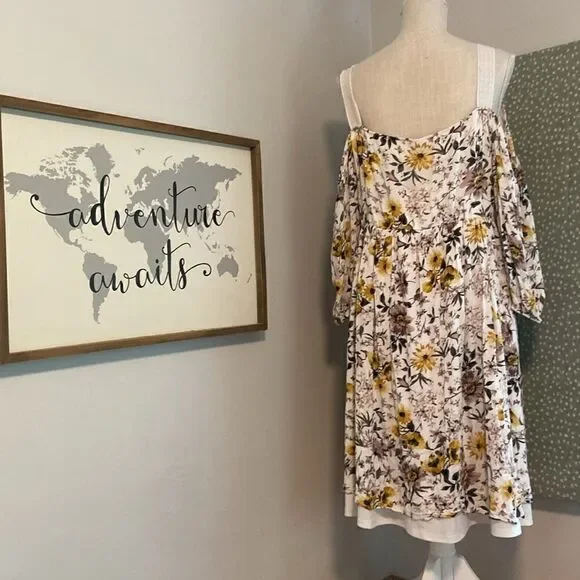 Torrid Ivory Floral Print Lace Trim Cold Shoulder Midi Dress Size 2 - Picture 7 of 13